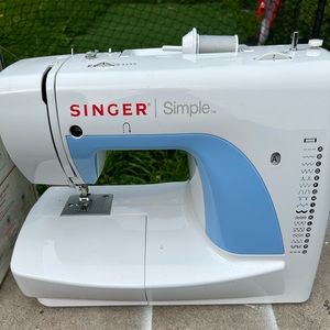 Singer simple sewing machine works great